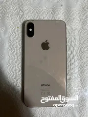  1 ايفون xs لون ذهبي بحالة ممتازة 256 جيجا مع ثلاث كفارت