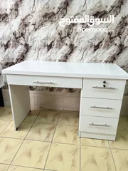  14 جهّز زاوية عملك براحة وأناقة! مكتب عملي أنيق كرسي دوّار مريح يدعم ظهرك لساعات العمل الطويلة،