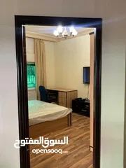  6 شقة ارضية مع ترس كبير مفروشة بجبل الحسين للإيجار