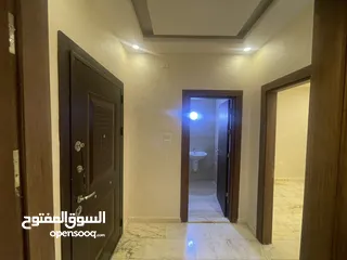  3 طالبات طلاب شقة فاخرة فارغة للايجار طابق ثاني مصعد مساحة  190م واسعة الراهبات كل طابق شقتين