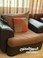  10 غرفه جلوس  جلد وقماش اللون بني وطاوله سفره جلد  وزجاج