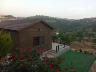  1 كوخ خشبي تصميم اوروبي مفروش اطلاله رائعه السعر 56000 ... من المالك مباشره ...