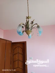  4 ثريات عدد 2 بحاله ممتازة