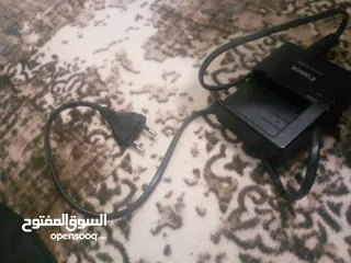  10 كمرا كانون ولا خدش 650D مع 3 عدسات و استاند تصوير و كامل اغراضها