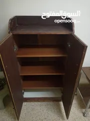  1 خزانة احذية ، طاولة متحركة ، مكتب حديد ، مكنسة كهرباء هيتاشي