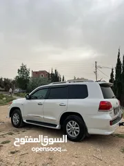  7 للبيع تويوتا لاندكروزر موديل 2008 محول كامل 2015 V8فحص كامل بسعر مغري