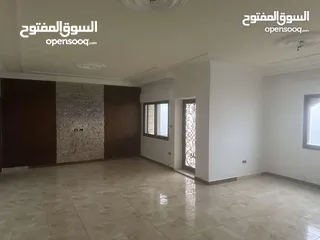  1 شقة للايجار حي الصحابة قرب صيدلية عميش طابق ثاني مساحة 175م