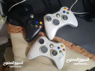  2 موجود اكس بوكس 360 نضيفه للبيع او للبدل عليها 36 لعبه معروفات