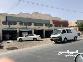  4 فرصة للاستثمار 4 محلات بموقع مميز
