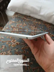  4 ايباد 8 مساحة 128 جيجا بايت لون سلفر فل نضافة غير مفكوك واستخدام خفيف  نوعا ما  iPad 8 128 gb