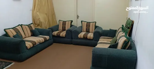  1 كنب مخمل لون زيتي وذهبي