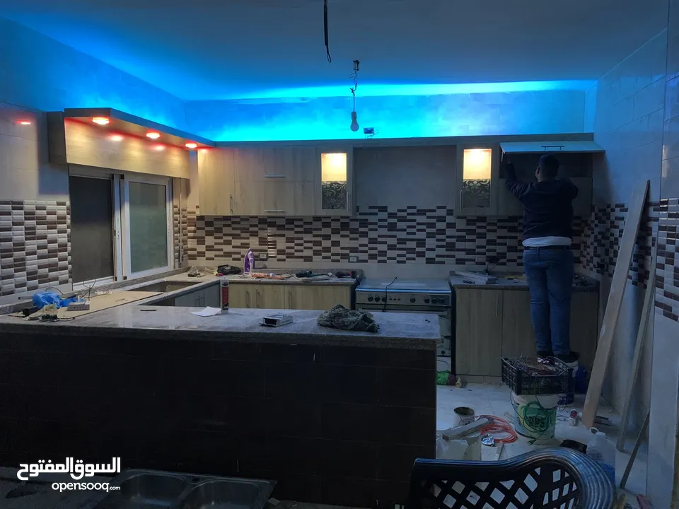 نجار متنقل في مدينه السلط لكافه اعمال النجاره تفصيل تركيب وفك الاثاث وصيانه