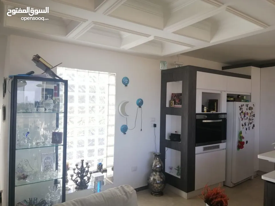 فيلا سكنيه بالسلط للبيع زي وادي الحمامرة واصل جميع الخدمات ومنطقة هادئة قريبة من الاسواق