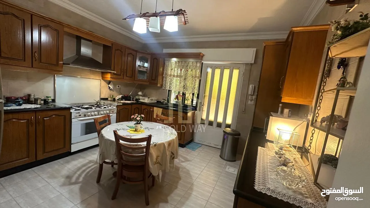 شقة مميزة للبيع في موقع مميز في الرابيه شبه أرضيه 180م بتشطيبات راقية / ref 9533