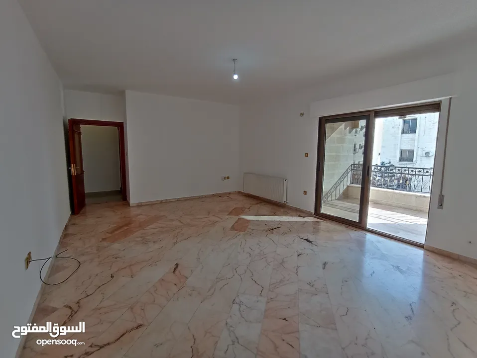 شقة غير مفروشة للإيجار 300م2 ( Property 19203 )-175107091