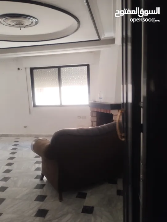 شقه للبيع طابق اول 200