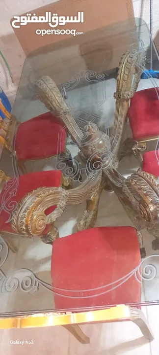 طاوله سفره خشب زان ثقيله جدا نظيفه عدد الكراسي 6 الكراسي بحاجه تنجيد