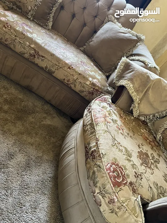 طقم كنب سبع مقاعد