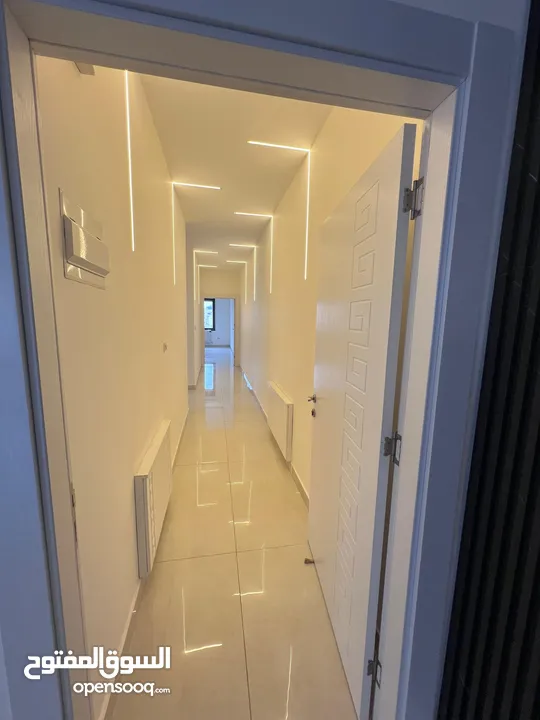 Brand new penthouse for rent in Dier Ghbar. اخير مع روف في احلي أحياء دير غبار للإجار مع إطلالة.