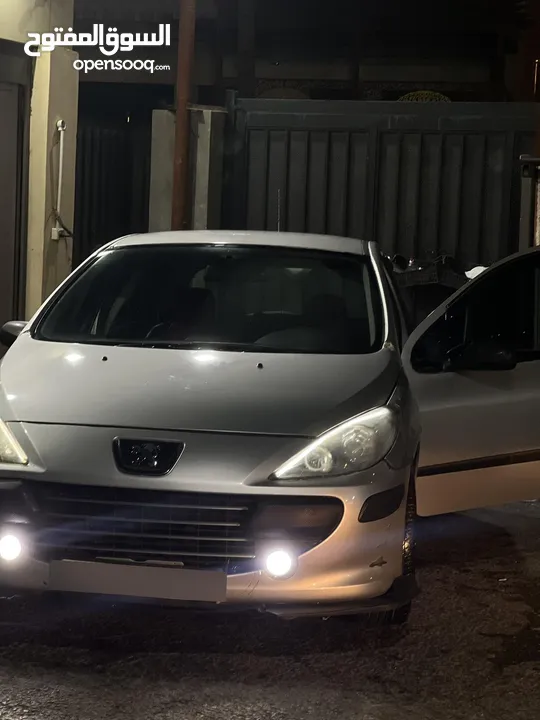 ‏مواصفات السيارة Beg 307 محول 308 الموتور   لا يوجد فحص لسياره خامحول 2000 الهيكل كامل متغير الأمامي
