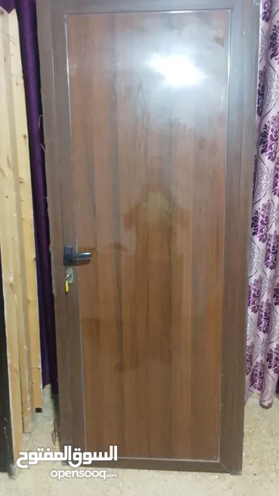 ابواب المنيوم عدد 3بحاله الوكاله استعمال شهر وأبواب خشب عدد 3بحاله الوكاله