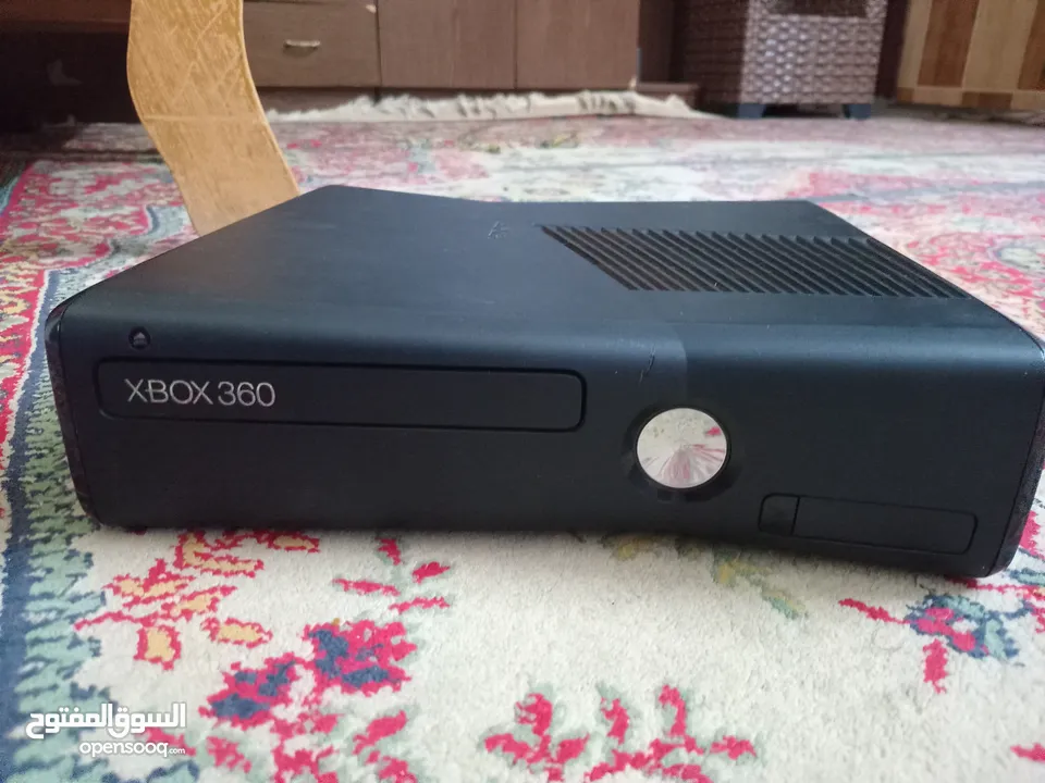 اكس بوكس 360 معدل مع 3 أيادي ومكتشفة العاب بسعر خرافي مع جميع اسلاكه ما عدا سلك البور السعر خرافي