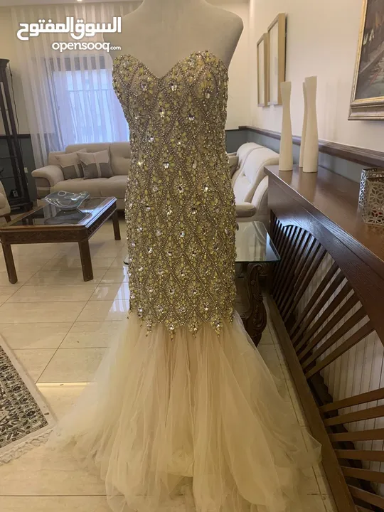 فستان خطبة او حفلة فخم و ثقيل ماركة MissUniverse