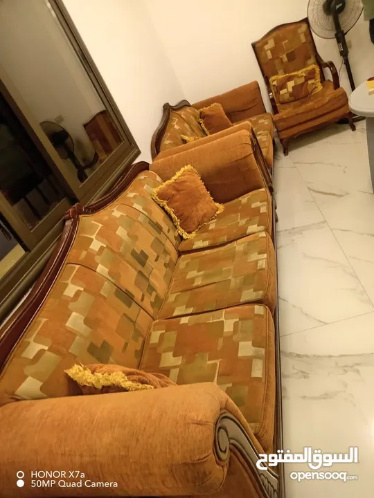 طقم كنب للبيع بحالة جيدة
