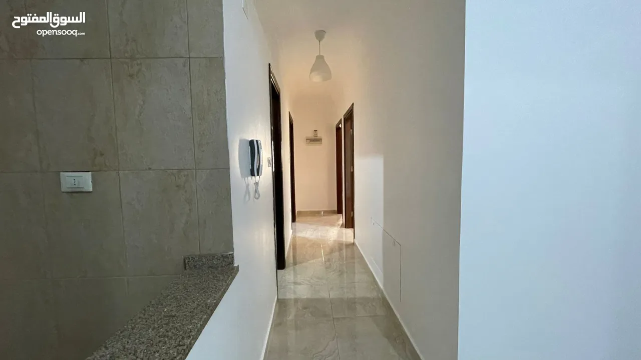 شقه ديلوكس 130mطابق أول من المالك مباشره قريبه من محطة الباص السريع
