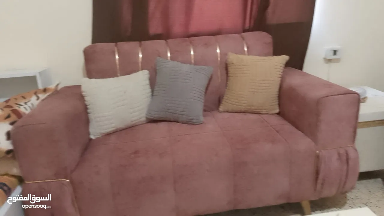 طقم كنب استعمال شهر مع طاولات