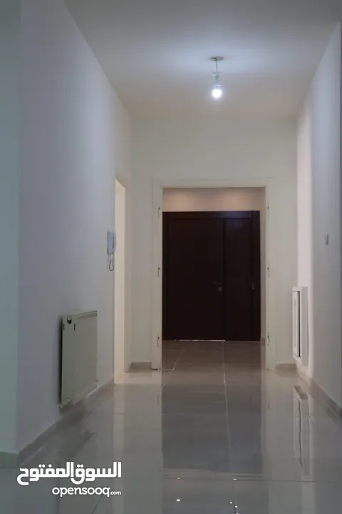 فيلا/بيت للبيع من ثلاث طوابق مساحة البناء 700متر مربع مساحة الارض600م2