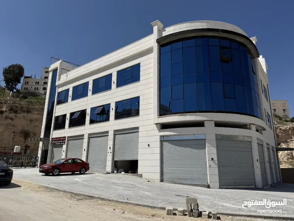 مشغل مشاغل / مكاتب فخمه للايجار مساحه 170متر  قرب دوار الدبابه صناعي تجاري