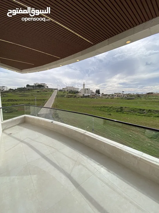 شقة طابق ثالث مع روف دوبلكس 220 متر في اجمل مناطق طريق المطار مرج الحمام فاخرة