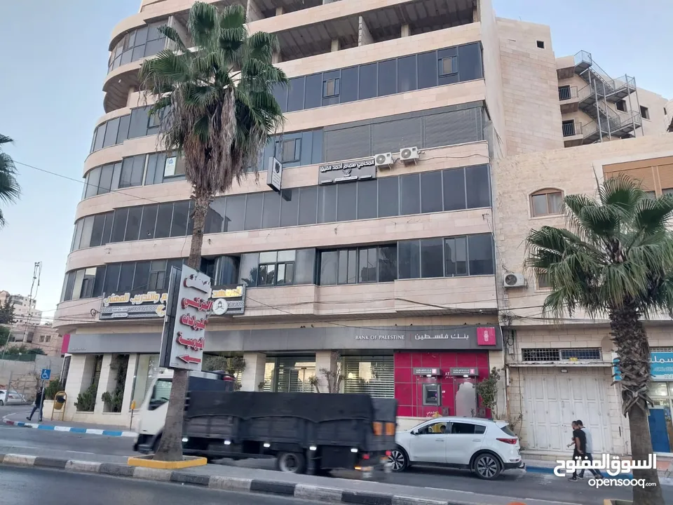 3 مكاتب للبيع الخليل - دورا / مطلين على الشارع الرئيسي