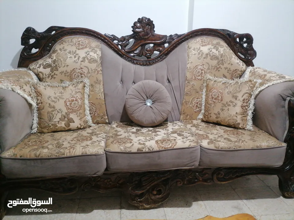 طقم كنب ممتاز ثقيل للبيييع