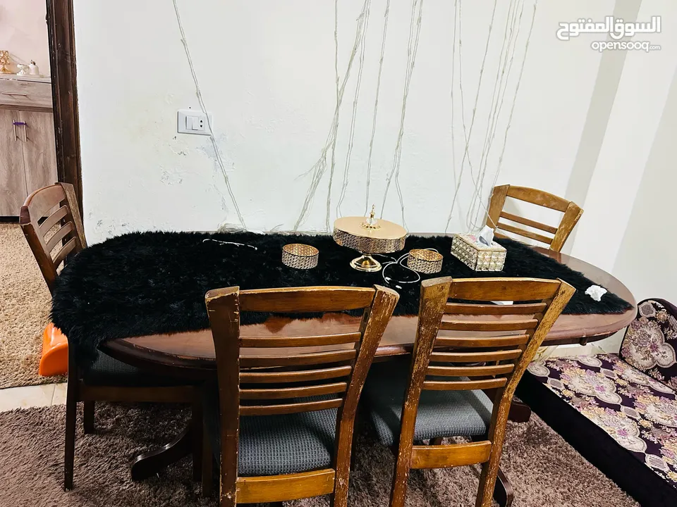 طاوله سفره مع اربع كراسي
