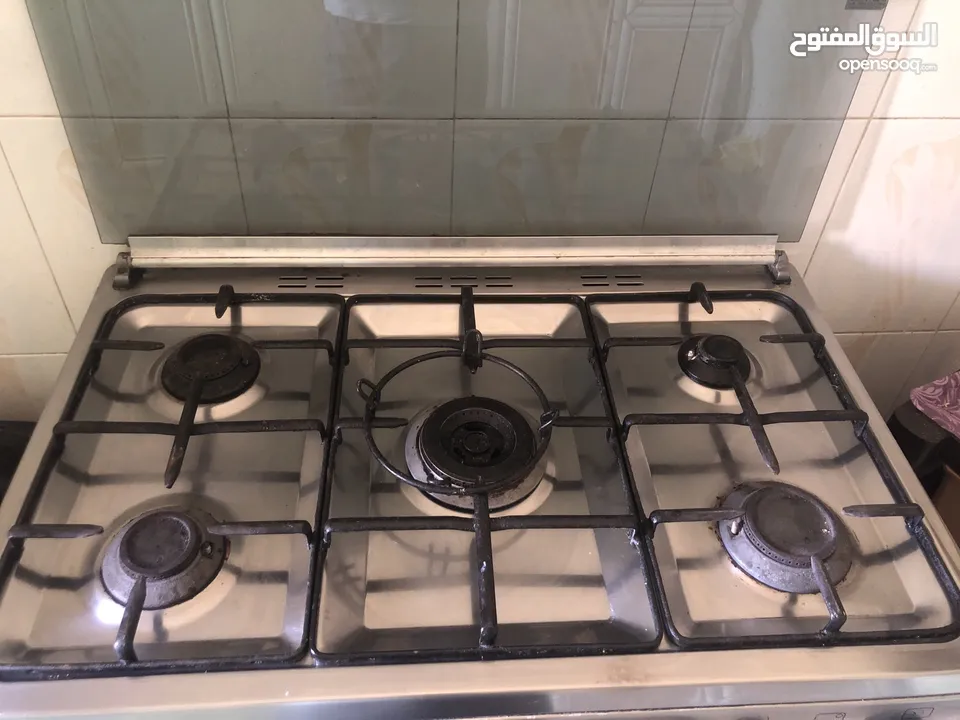 غاز خمس عيون مع فرن وشواية جاج  السعر 50