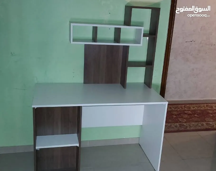 مكتب للدراسة مع رفوف عدة الوان توصيل مجاني داخل عمان والزرقاء لامينيت للأثاث المكتبي