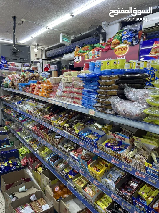 رفوف سوبر ماركت