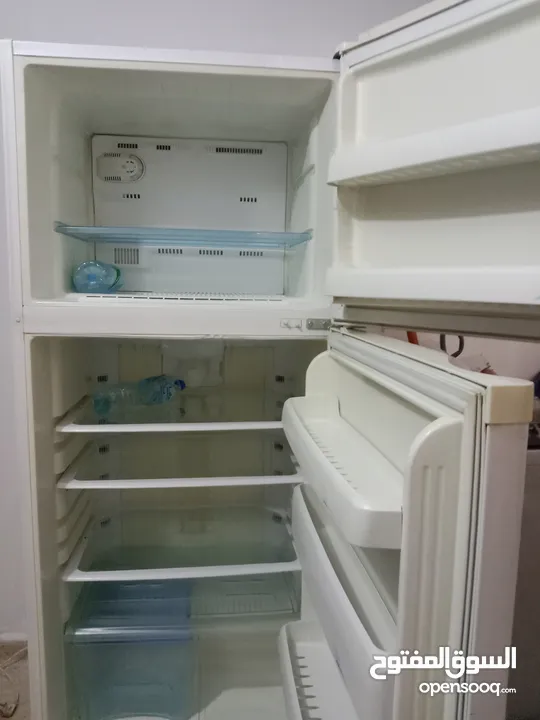 تلاجه بيكو 24قدم بحال الوكاله مع شاشه 43 بوصه  شاشه.   تلاجه بيكو 24قدم بحال الوكاله مع البارحه أبان