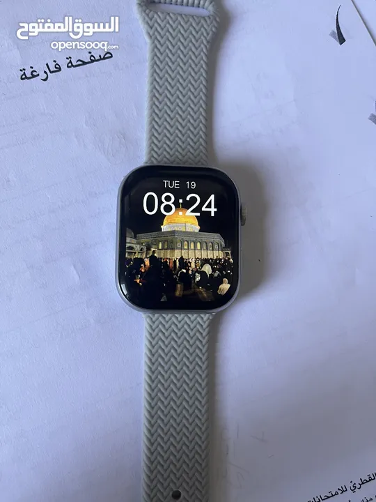 ساعة ابل شبيه الاصلية مستعملة بشكل خفيف قابل للبدل بشيء ثاني بدل الدفع . موجود توصيل لجميع المناطق.