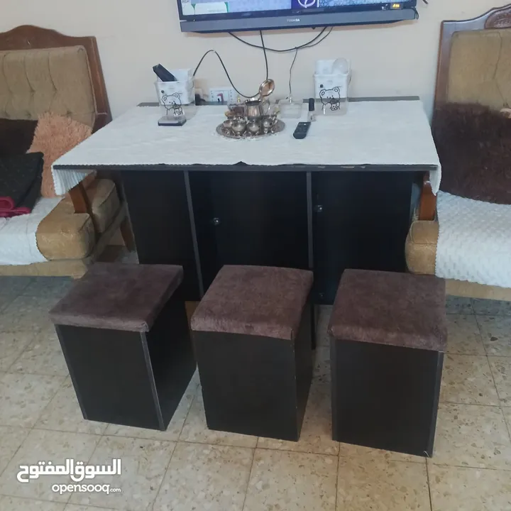 طاولة سفره معها 6كراسي جديده للبيع سعر 35