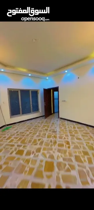 بيت للايجار 350م يحتوي كراج و4غرف نوم وباقي تفاصيل الدار