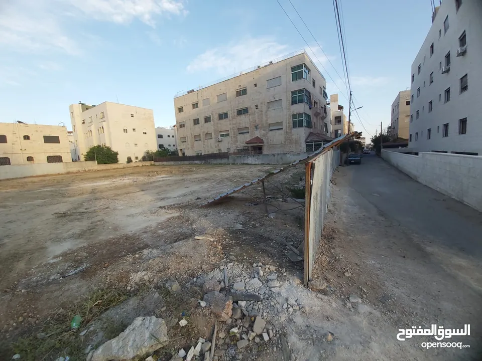 استثمر بالجندويل مقابل مجمع الحسين للاعمال قطعة ارض سكن ج للبيع