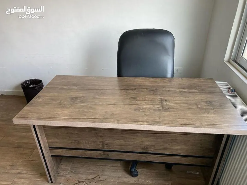 مكاتب موظفين شبه جديد