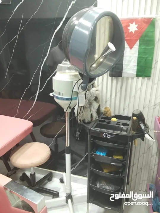 صالون نسائي من الداخل للبيع