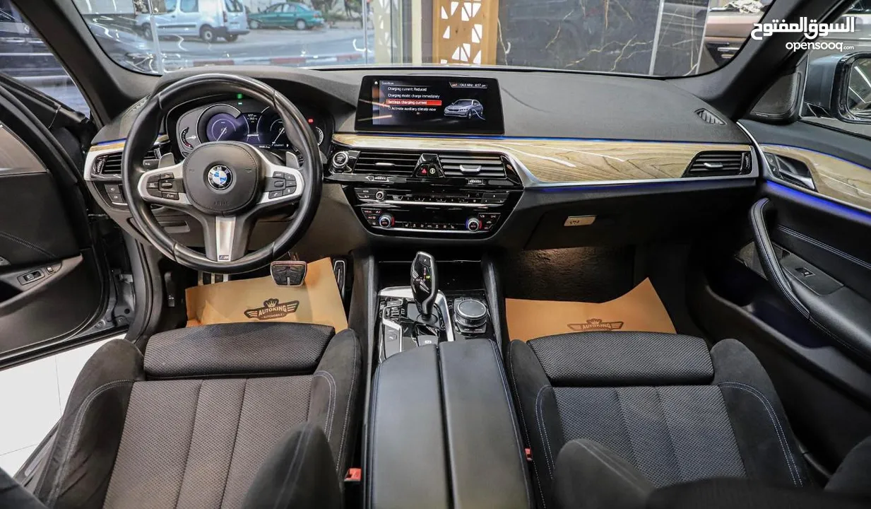 سيارة BMW فاخرة
