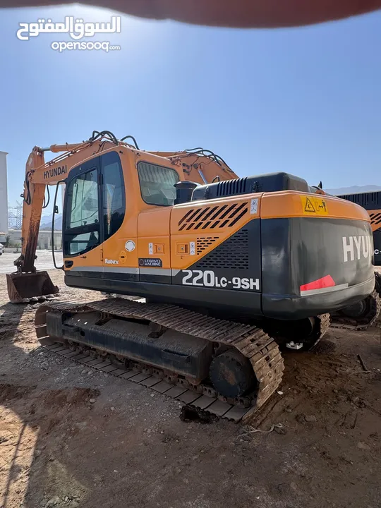 HYUNDAI EXCAVATOR R220-9 MODEL 2017