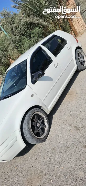 للبيع جولف 2001