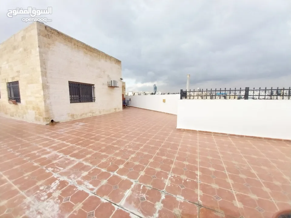 شقة غير مفروشة للإيجار 300م2 ( Property 19257 )-174965400